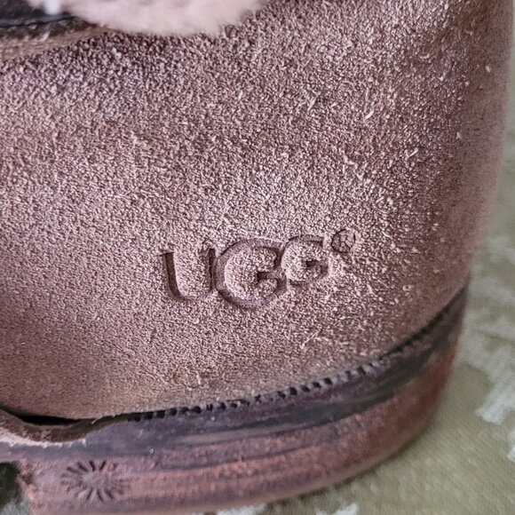 UGG Boots - Picture 4 of 7